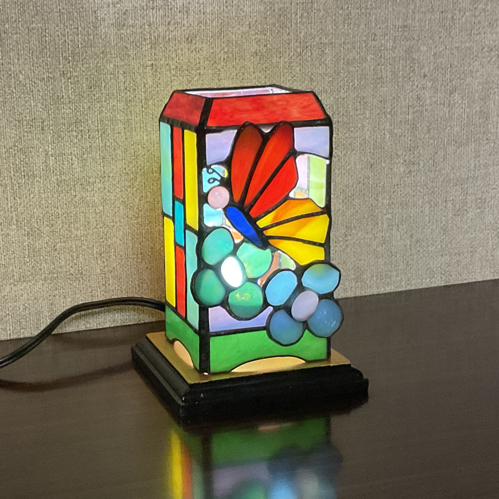 宙を舞う蝶のステンドグラスランプ 7