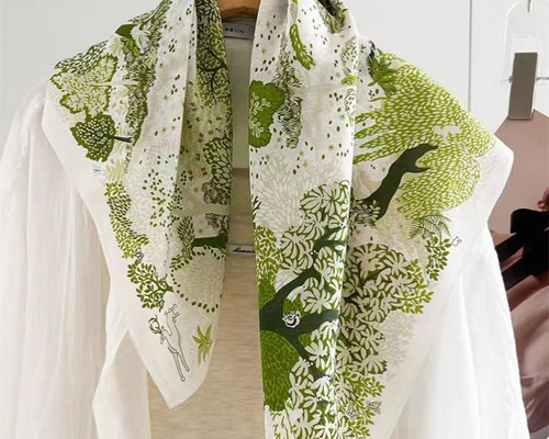 植物柄ホワイト・グリーンシルク100%スカーフ 絹製バンダナ 約65cm