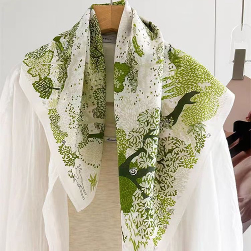 植物柄ホワイト・グリーンシルク100%スカーフ 絹製バンダナ 約65cm