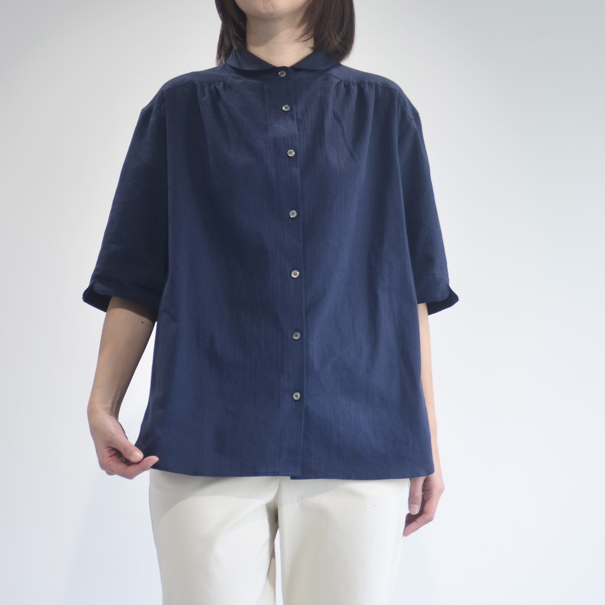 【高島ちぢみ】ラウンドカラーブラウス<<Navy>>