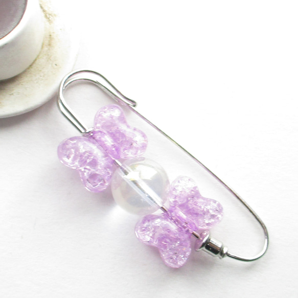 夜景を楽しむクォーツたちは、静けさよりもちょっとした灯を探しています♪<カブトピンブローチ>SB1164 2枚目の画像