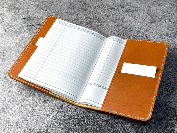 【手縫】おくすり手帳用キャメル本革カバー（カードポケット付） 5枚目の画像