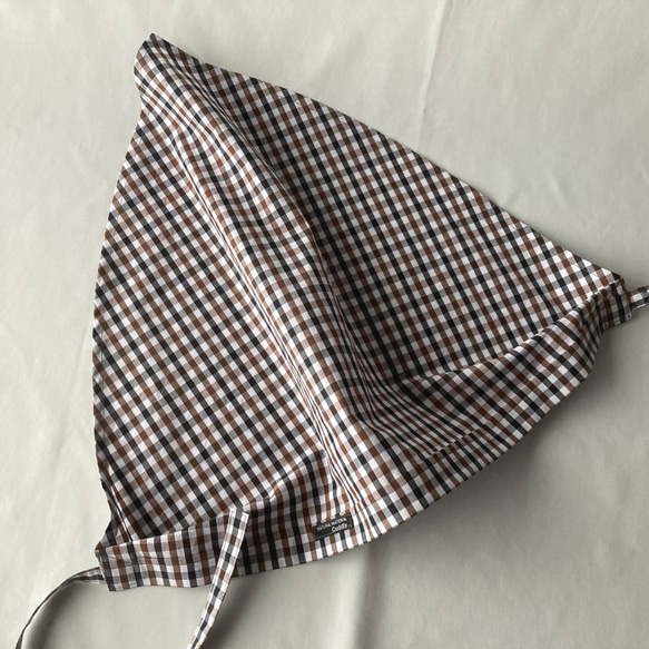 ひも付きタック入りバブーシュカ三角巾　ブラウン系ギンガムチェック（黒タグ） 7枚目の画像