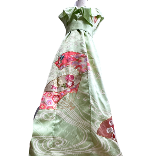 華美！振袖 着物リメイク ドレス ふりふわ襟 薄黄緑に金糸扇子 和柄