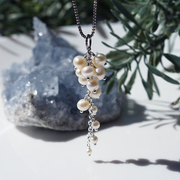 白色紫藤項鍊，淡水珍珠，醫用不鏽鋼，60公分滑軌 - 白色紫藤 第7張的照片