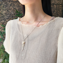 白色紫藤項鍊，淡水珍珠，醫用不鏽鋼，60公分滑軌 - 白色紫藤 第2張的照片