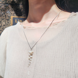 白色紫藤項鍊，淡水珍珠，醫用不鏽鋼，60公分滑軌 - 白色紫藤 第6張的照片