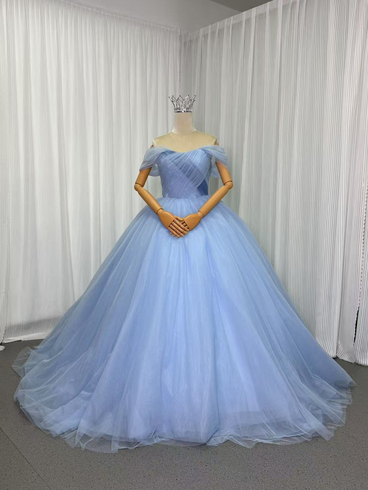 送料無料！カラードレス  オフショルダー  爽やかで優しいブルー  柔らかく重ねたチュールスカート プリンセスライン