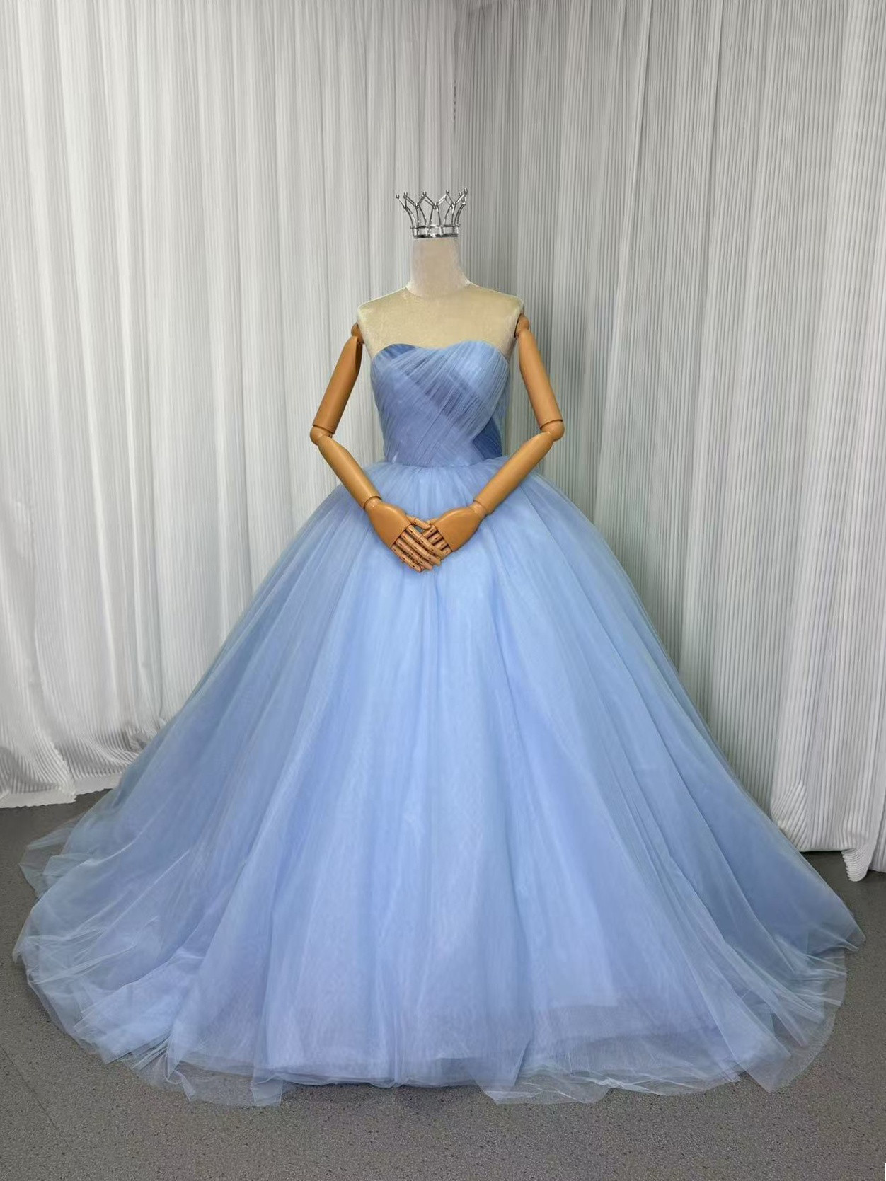 送料無料！カラードレス ベアトップ 爽やかで優しいブルー  柔らかく重ねたチュールスカート プリンセスライン
