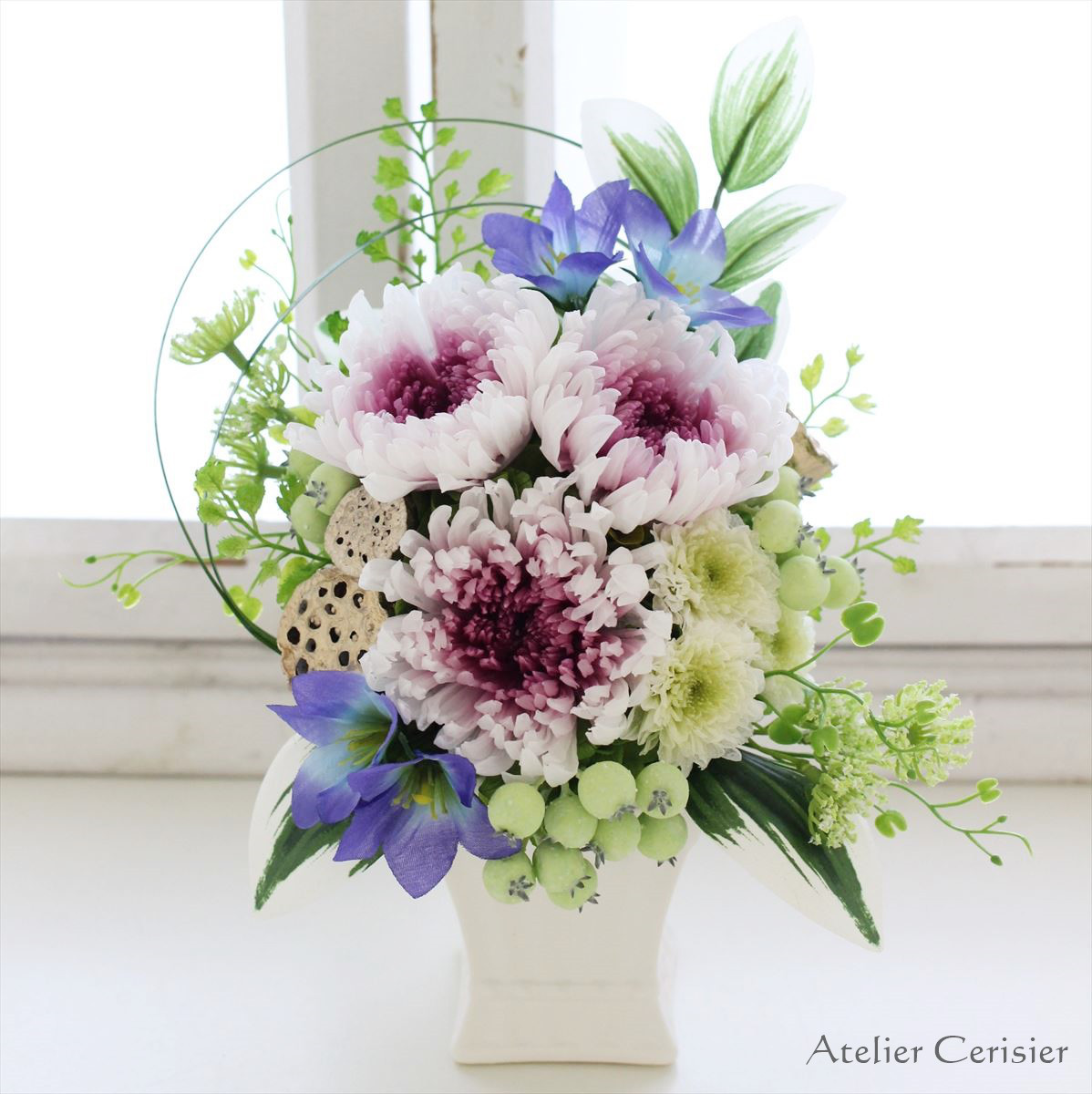 輪菊の仏花 （プレアー Mサイズ）ホワイトパープル お供え花 プリザーブドフラワー 白花器