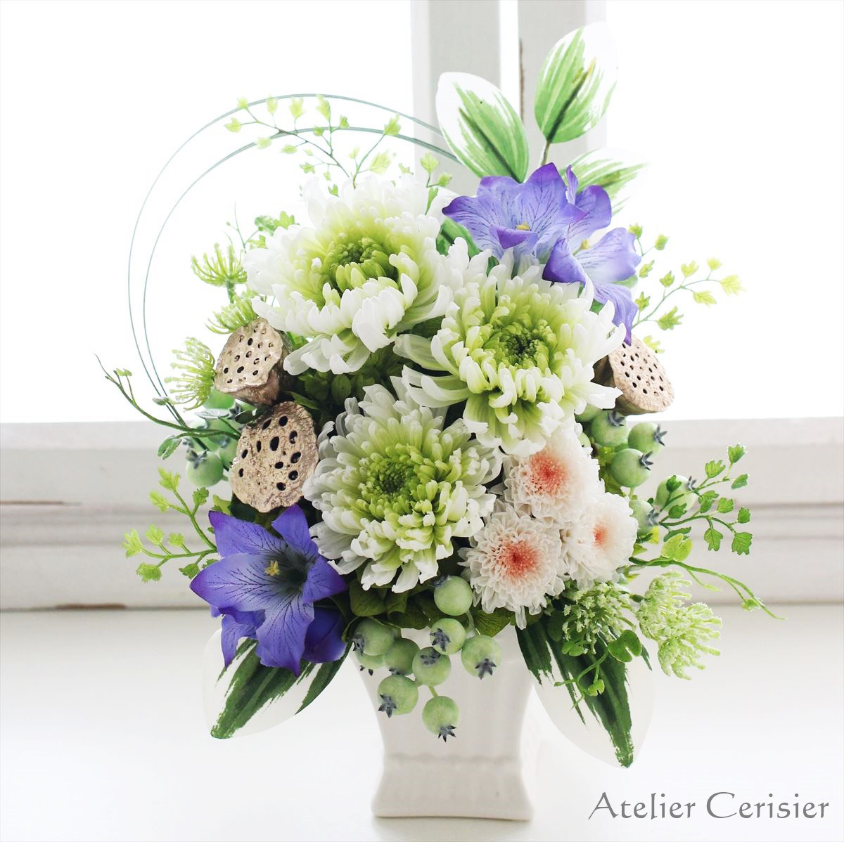 輪菊の仏花 （プレアー Mサイズ）ホワイトグリーン お供え花 プリザーブドフラワー 白花器