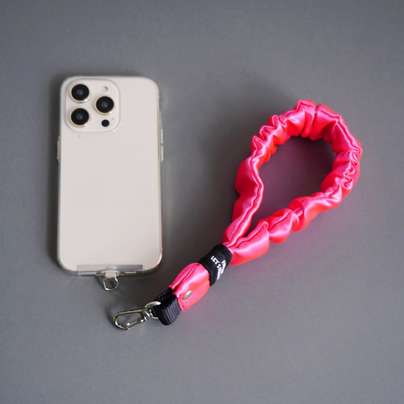ズレ落ち防止ゴム付　ハンドストラップ（ネオンピンク/ネオングリーン/ホワイト/ブラック）撥水 フリル スマホ ストラップ 5枚目の画像