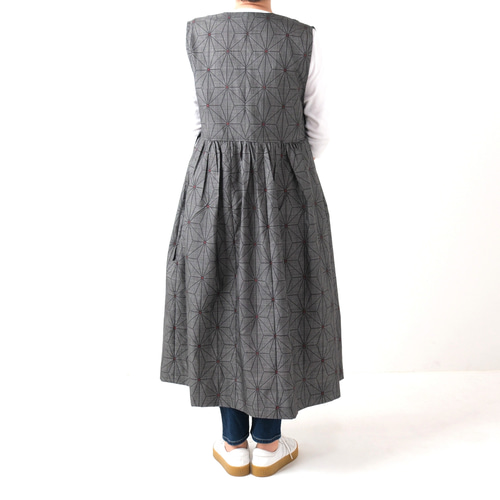 着物リメイク 本場大島紬から袖なしカシュクールワンピース 大島紬のカシュクールワンピース ジャンパースカートにもジレに