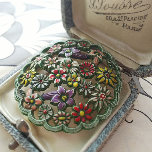 ヴィンテージ カラフルなお花達のセルロイド製ブローチ ブローチ