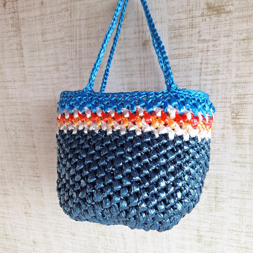 ⚲ オーダー商品 / しそ　ハンドメイド スズランテープバッグ 新作]スズランテープBagでお散歩！［Sunrisカラーのバッグを肩にかけて