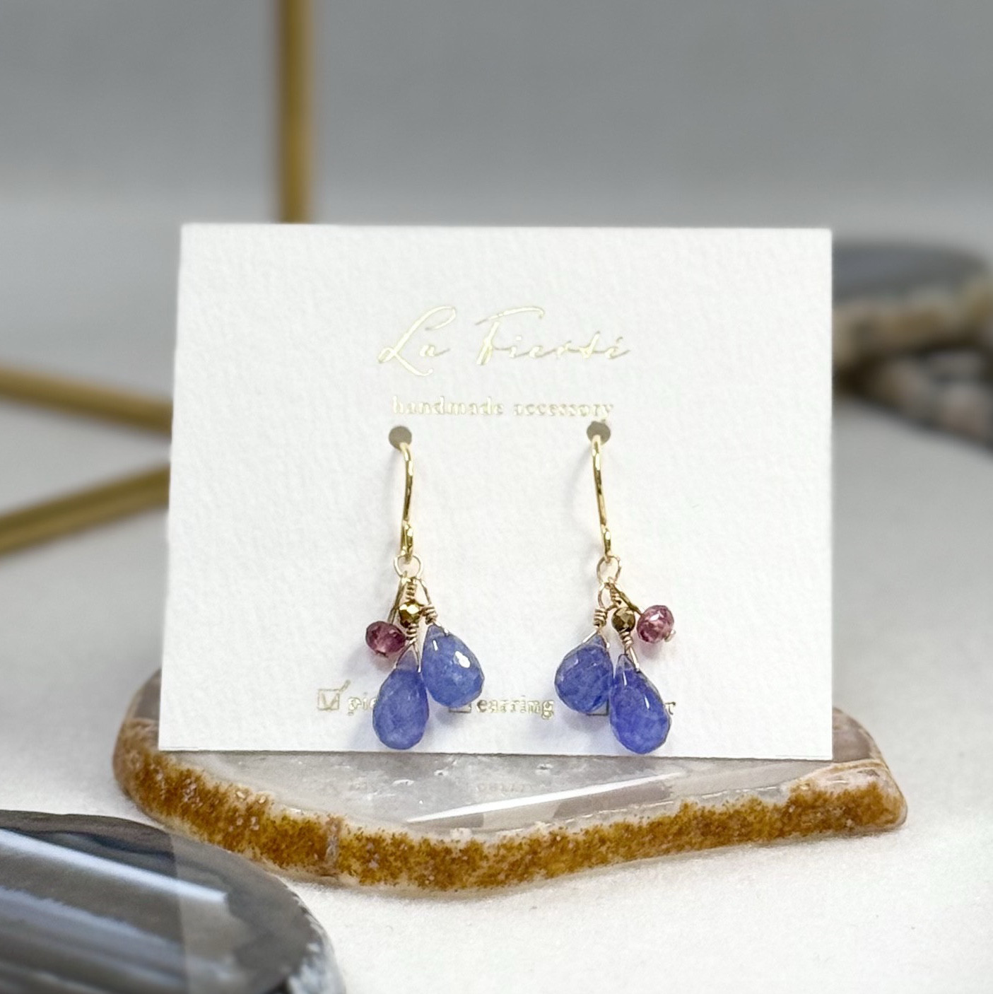 【天然石】タンザナイト 揺れるピアス✦12月誕生石✦サージカルステンレス/イヤリング変更OK✦パワー✦希望✦ストーン