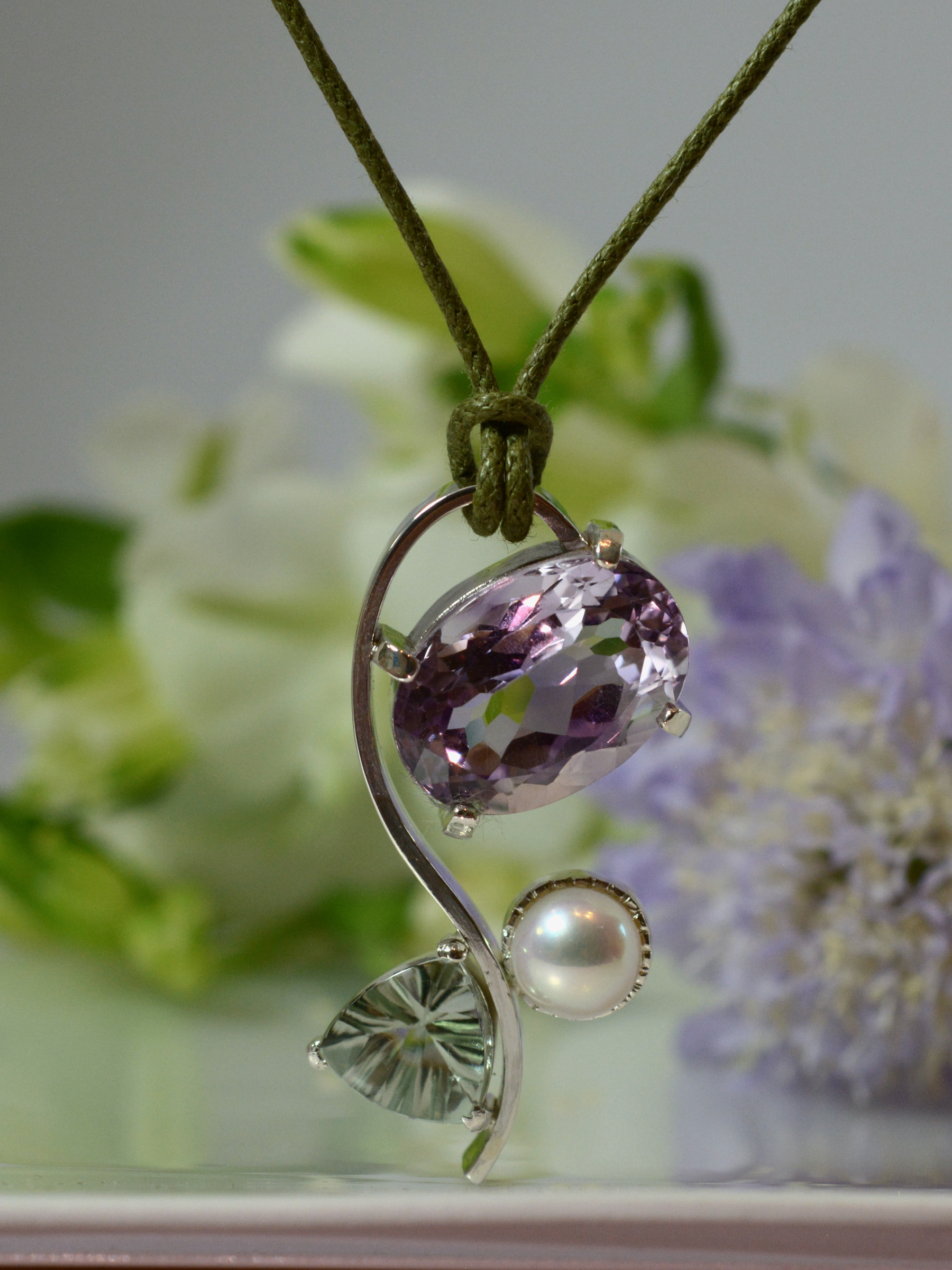 クンツァイト、グリーンアメシスト、パールのネックレス