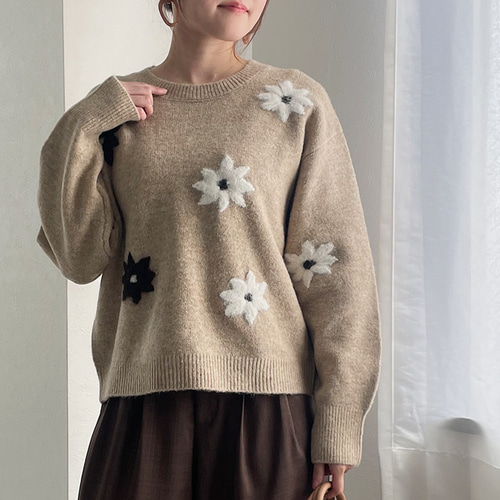 SALE】シーズンライクな手刺繍ニット 花柄 アルパカ風 ウール混 25541