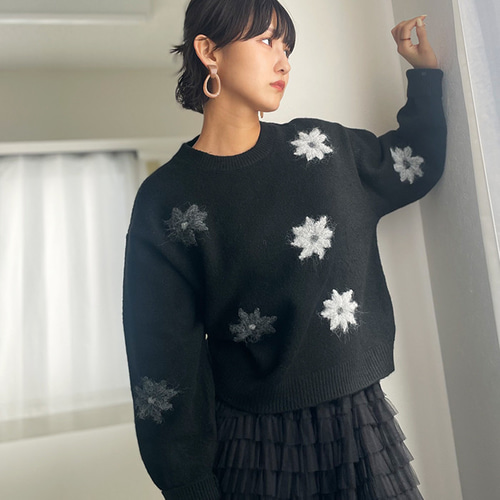 SALE】シーズンライクな手刺繍ニット 花柄 アルパカ風 ウール混 25541