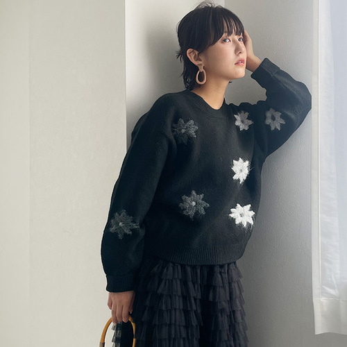 SALE】シーズンライクな手刺繍ニット 花柄 アルパカ風 ウール混 25541