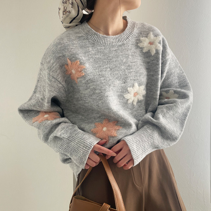 AW新作】シーズンライクな手刺繍ニット 花柄 アルパカ風 ウール混