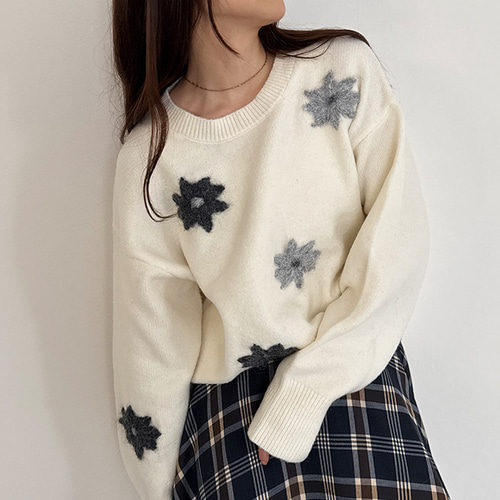 SALE】シーズンライクな手刺繍ニット 花柄 アルパカ風 ウール混 25541