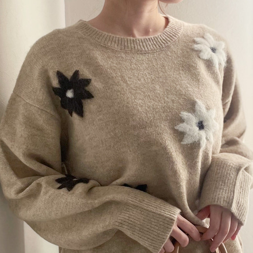 SALE】シーズンライクな手刺繍ニット 花柄 アルパカ風 ウール混 25541