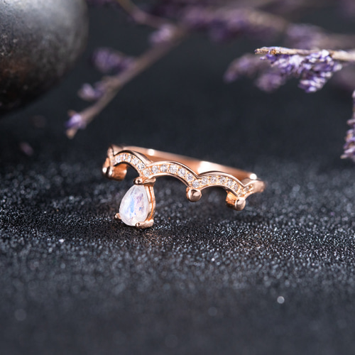 天然 ムーンストーン 天使の翼 リング 7～11号 シルバー925 V字リング 指輪 一粒石 天然石 誕生石 6月 羽 羽根 ウィング フェザー 翼  エンジェル 上品|大人のための上質なシルバーアクセサリー通販｜新宿銀の蔵 シルバー925 ムーンストーン リング