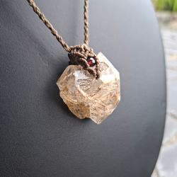 ボルダーオパールとペリドットのマクラメペンダント[PEN-548