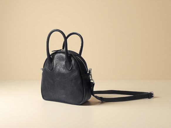 真皮兩用迷你「貝殼包」 | 柔軟皮革，小巧卻容量大，可作手提包或單肩包使用 第10張的照片