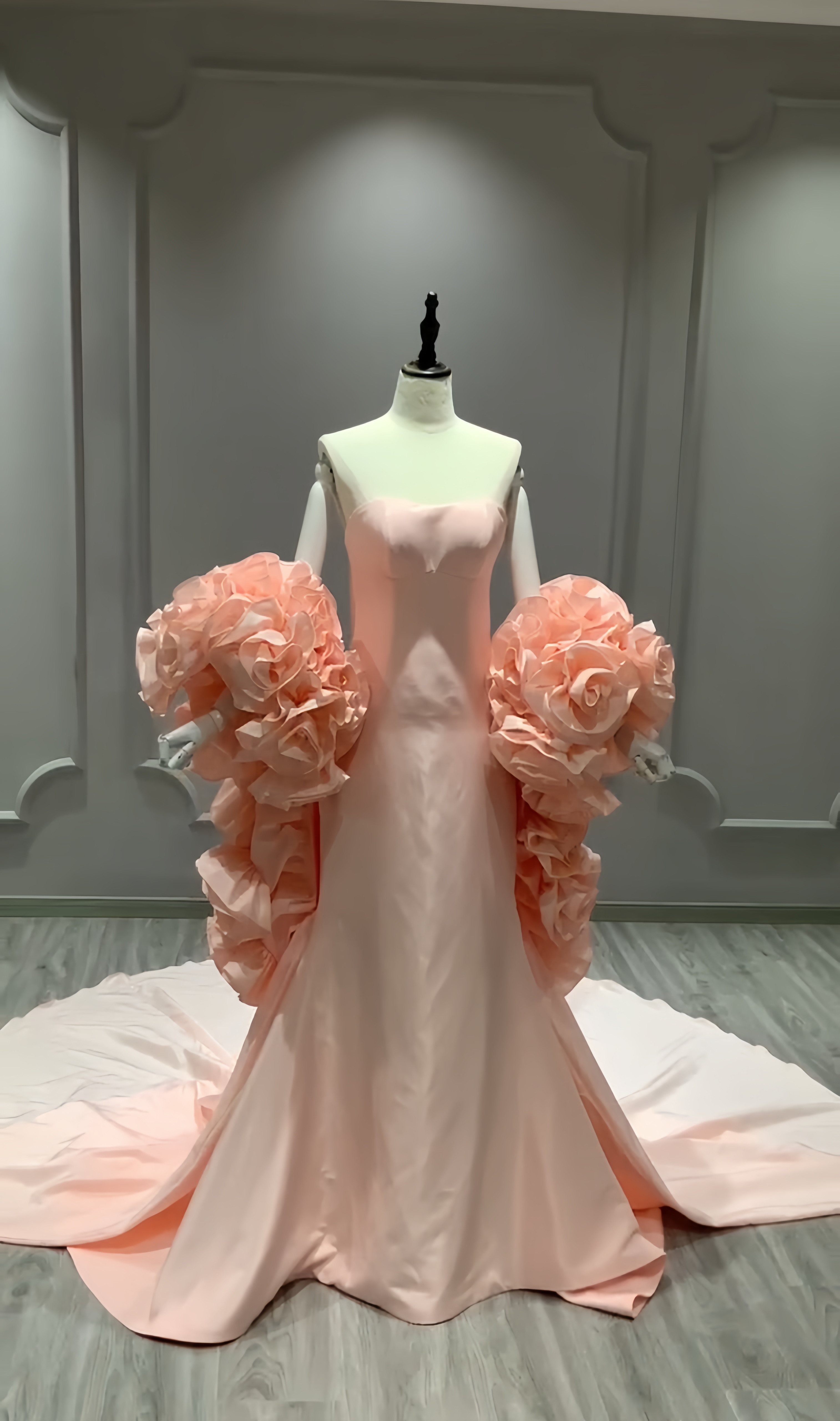 高評価続々オレンジ　マーメイドドレス　上質なウェディングドレス　高級サテン　エレガント　取り外し可能お袖パーディードレス