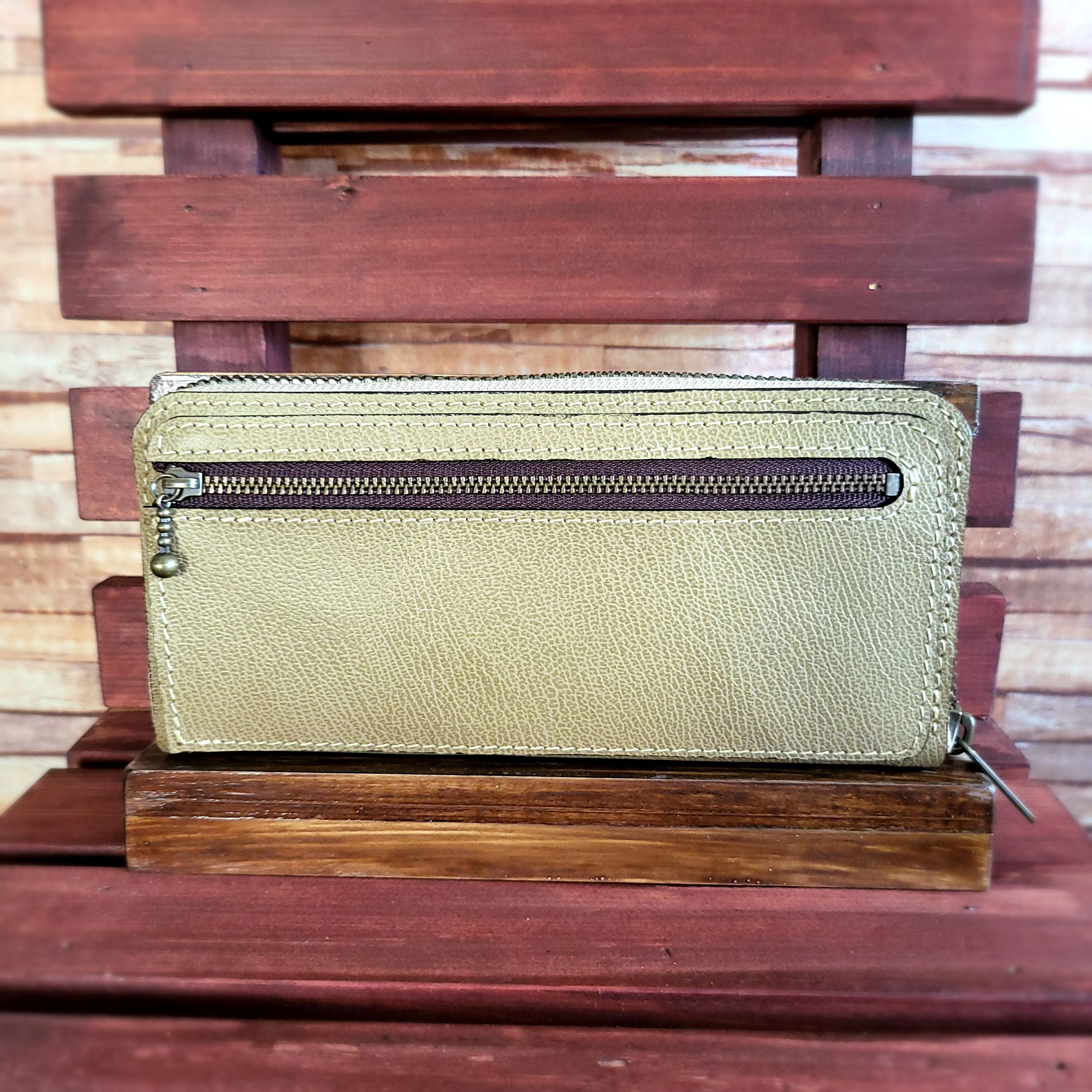 【送料無料】カード20枚収納できる！外ポケットも便利な牛革（型押し）の長財布（ラウンドファスナー）ベージュ