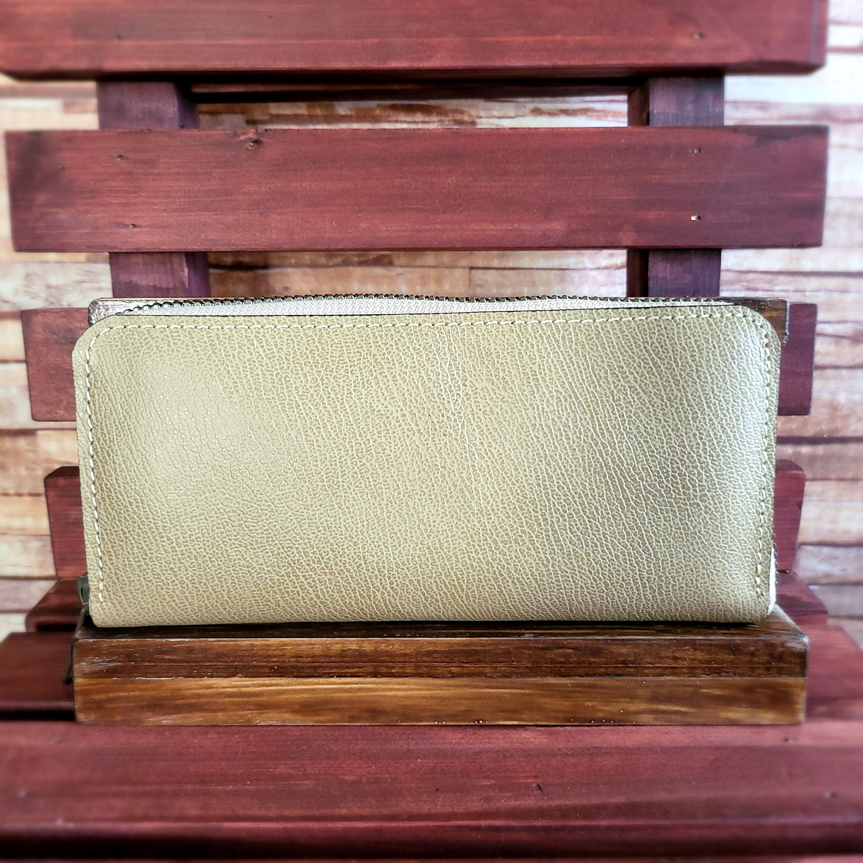 【送料無料】カード20枚収納できる！外ポケットも便利な牛革（型押し）の長財布（ラウンドファスナー）ベージュ