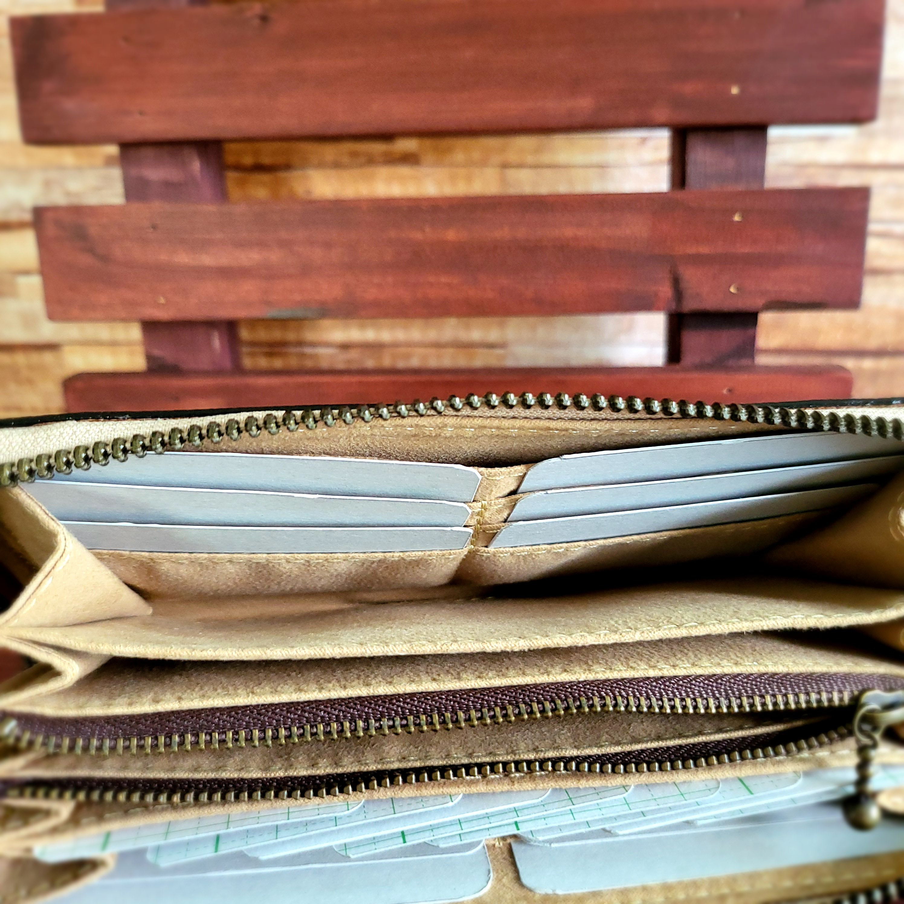 【送料無料】カード20枚収納できる！外ポケットも便利な牛革（型押し）の長財布（ラウンドファスナー）ベージュ