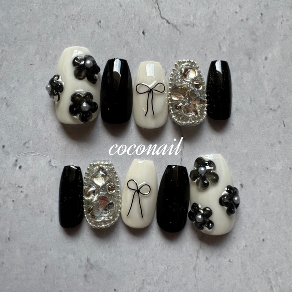 【オーダー】ネイルチップ　手書きフラワーリボンモノトーン　ワンホン韓国　お花 ネイルチップ 韓国 ワンホン うるうる 推しネイル モノトーンネイル