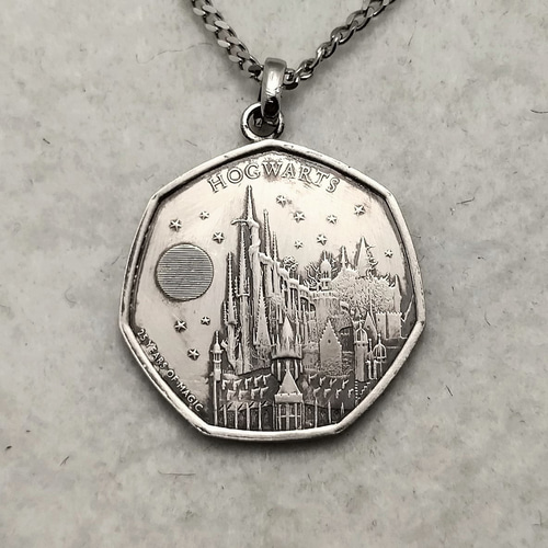 ハリー・ポッター　ホグワーツ城　イギリスのネックレス ハリー・ポッター ホグワーツ城 イギリスのコインネックレス