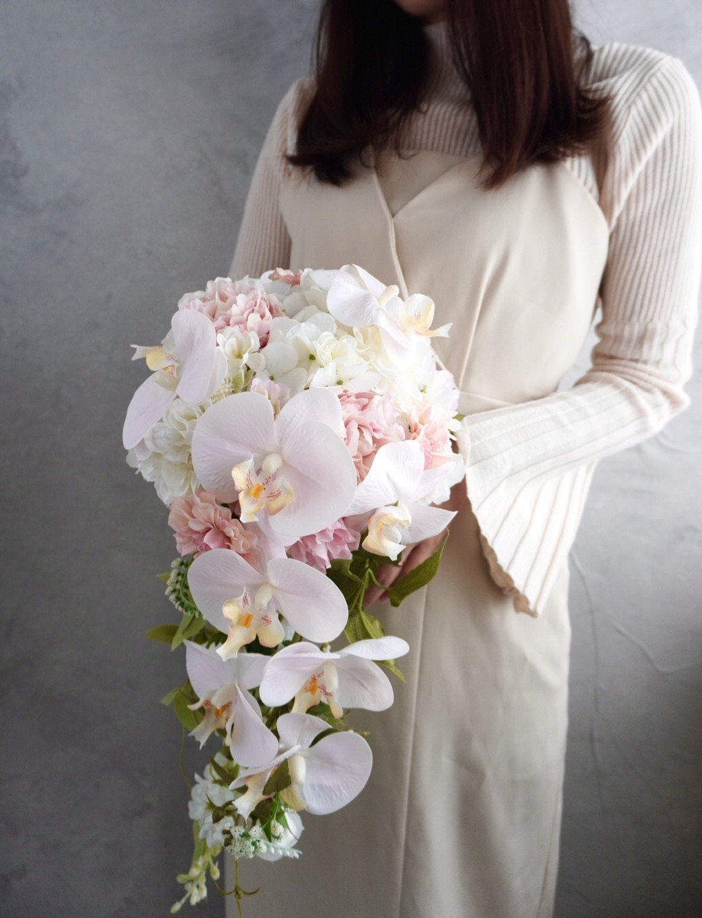 高級感溢れる胡蝶蘭キャスケードブーケ【ブートニアプレゼント】前撮り 披露宴 アーティフィシャルフラワー