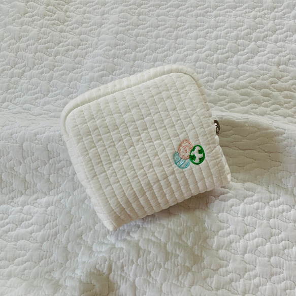 Sサイズ　ライヴリーダイナソー　選べる　minipouch ミニポーチ　ヌビ　コスメポーチ　サニタリーポーチ　恐竜刺繍　 3枚目の画像