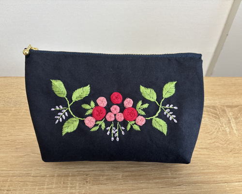 LUDLOW 刺繍ポーチ ネイビー 新品 LUDLOW 刺繍ポーチ ネイビー 新品