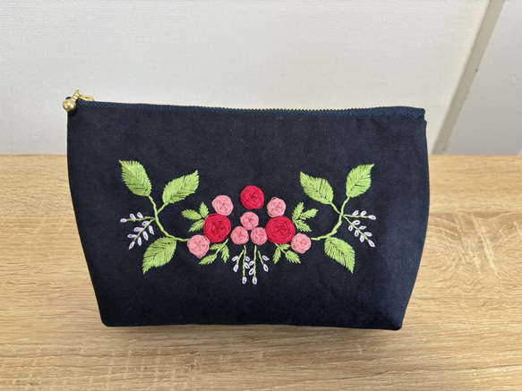 バラの刺繍ポーチ(ネイビー) ポーチ irodori〜彩〜 通販 19696580