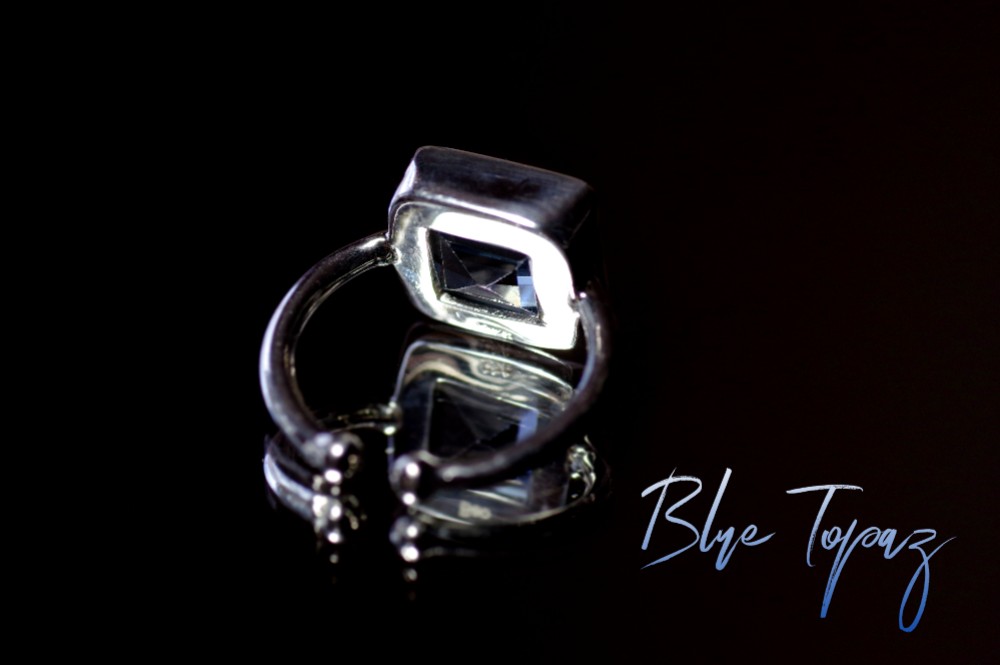 『煌めくブルートパーズ』の世界でひとつの天然石リングsilver925 + ロジウムコーティング**4carats