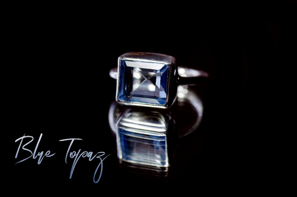 『煌めくブルートパーズ』の世界でひとつの天然石リングsilver925 + ロジウムコーティング**4carats