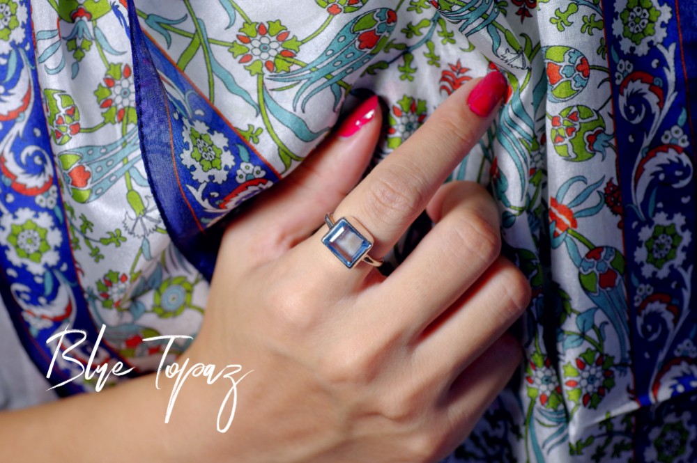 『煌めくブルートパーズ』の世界でひとつの天然石リングsilver925 + ロジウムコーティング**4carats