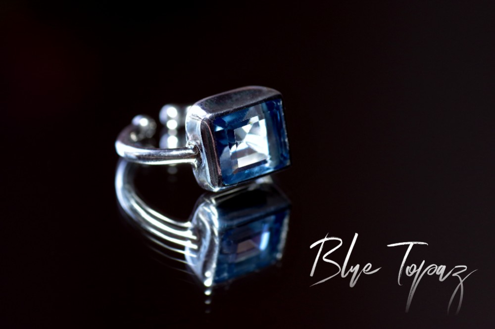 『煌めくブルートパーズ』の世界でひとつの天然石リングsilver925 + ロジウムコーティング**4carats