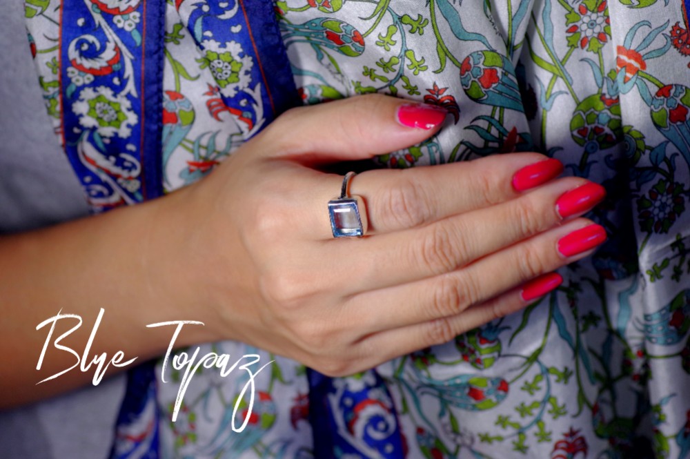 『煌めくブルートパーズ』の世界でひとつの天然石リングsilver925 + ロジウムコーティング**4carats