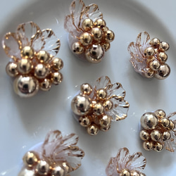 ビーズ　カボション　花びら　透明 3枚目の画像