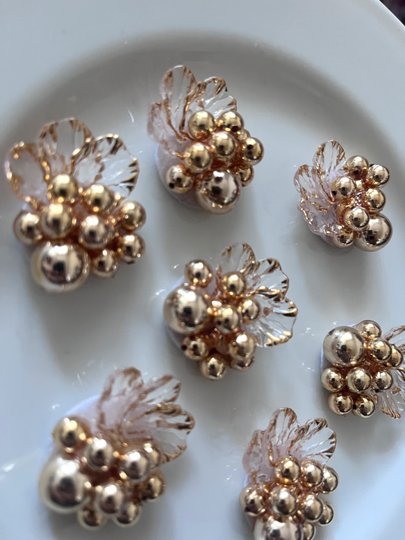 ビーズ　カボション　花びら　透明 3枚目の画像