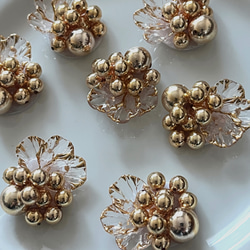 ビーズ　カボション　花びら　透明 1枚目の画像