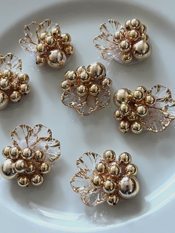 ビーズ　カボション　花びら　透明 1枚目の画像
