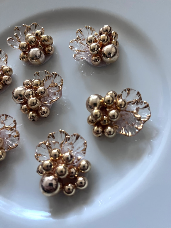 ビーズ　カボション　花びら　透明 6枚目の画像